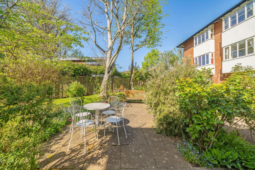 Beechwood Grove, Acton, W3 photo 4