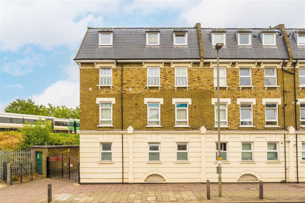Main image of property: Bedford Hill, Balham