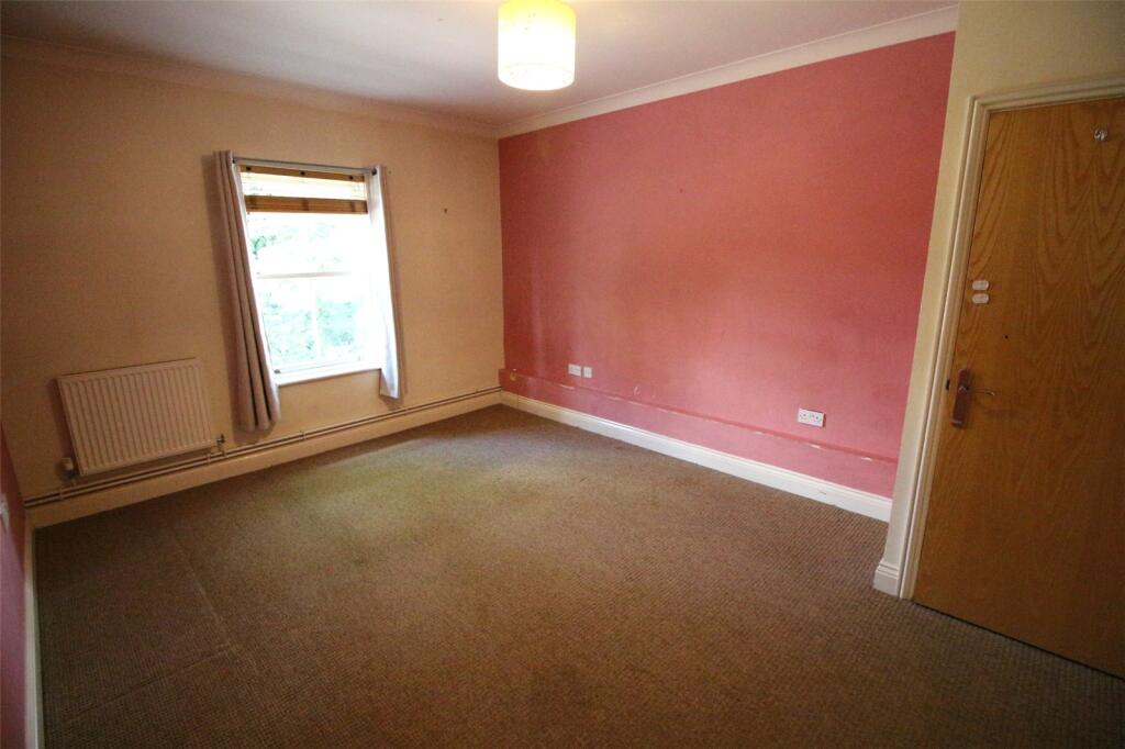 Apartment in Orpington, St Paul's Cray - More