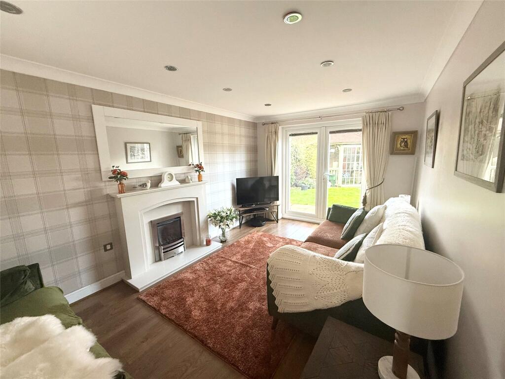 77 Hesketh Way photo 3