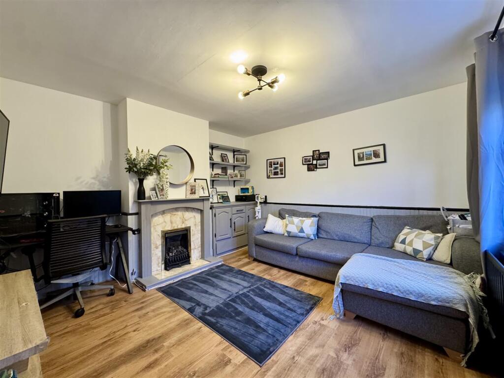 Timbertree Crescent, Cradley Heath photo 3