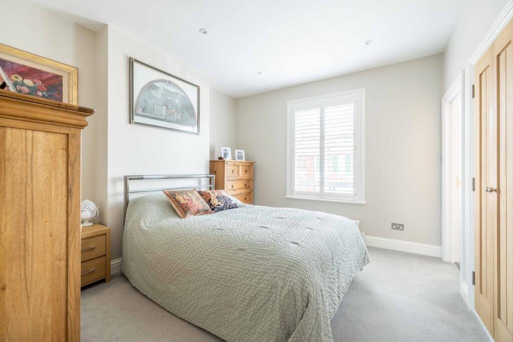 Apartment in Datchet, Southlea - More