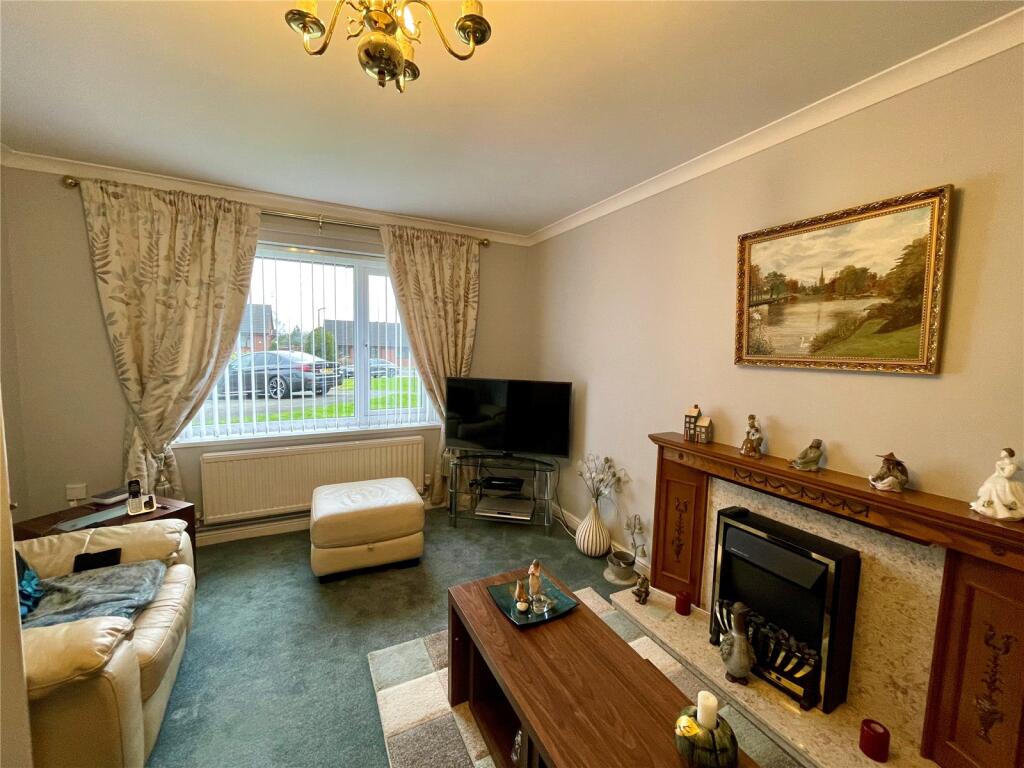 Churston Close, Newcastle, Staffordshire, ST5 photo 2
