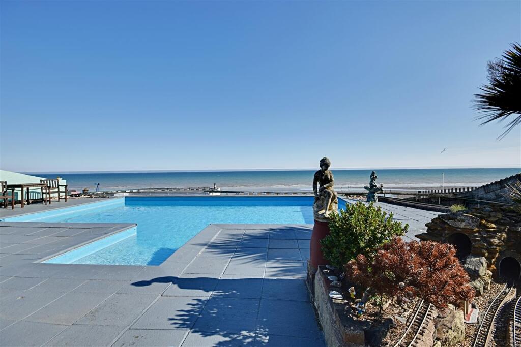 South Cliff, Bexhill-On-Sea photo 2
