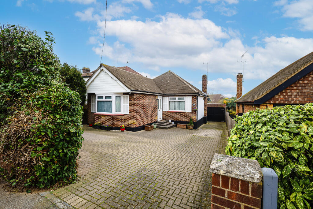 2-bed detached on Dandies Drive, Leigh-on-sea, SS9, £365,000