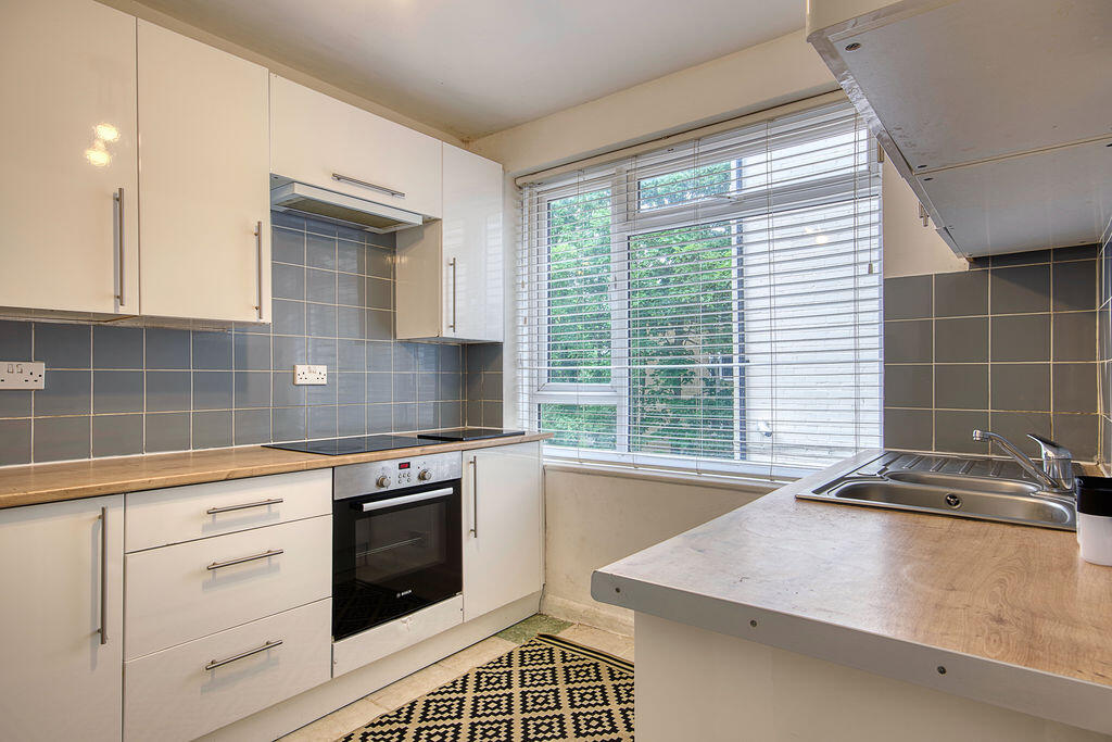 Apartment in Bournemouth, Lansdowne - View 4
