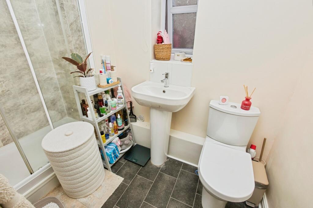 Apartment in East Staffordshire, Burton - View 4
