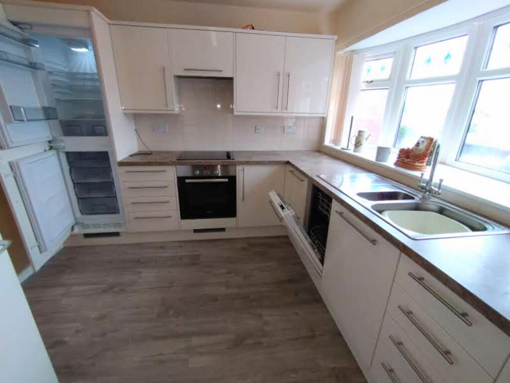 Wellington Road, Kidsgrove, Stoke-on-Trent photo 3