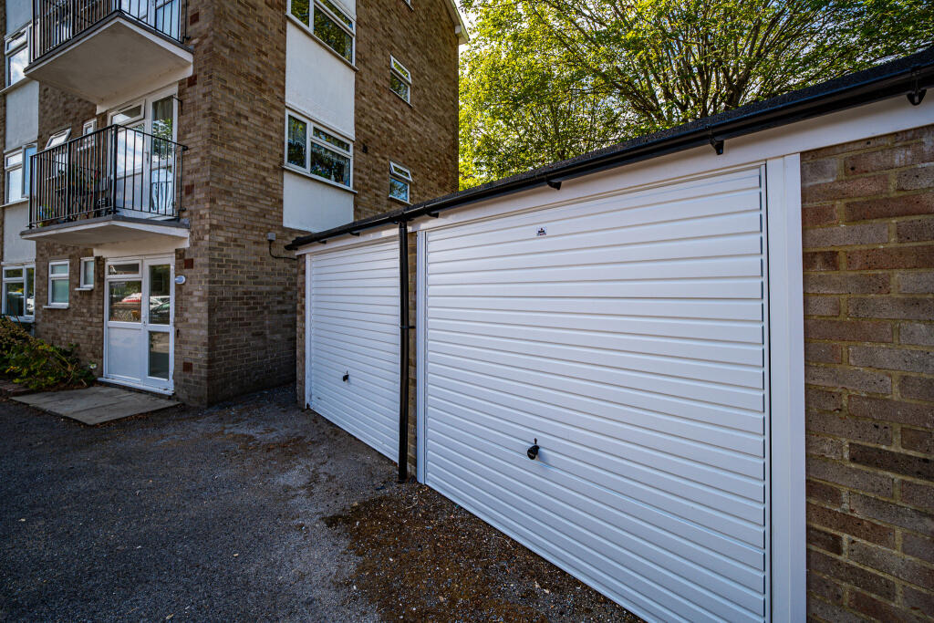 Apartment in Eastbourne, East Sussex - View 2