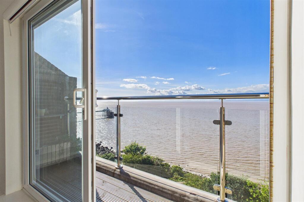 Clevedon’s coastline, framed from every floor photo 4