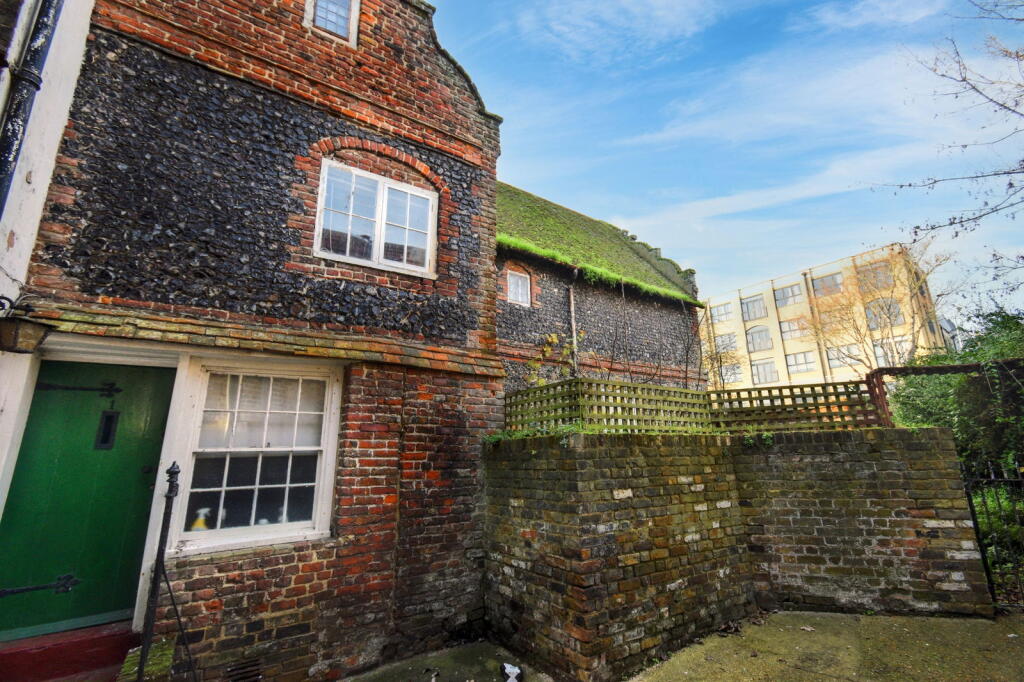 Main image of property: Queens Court, Ramsgate, CT11 9EB