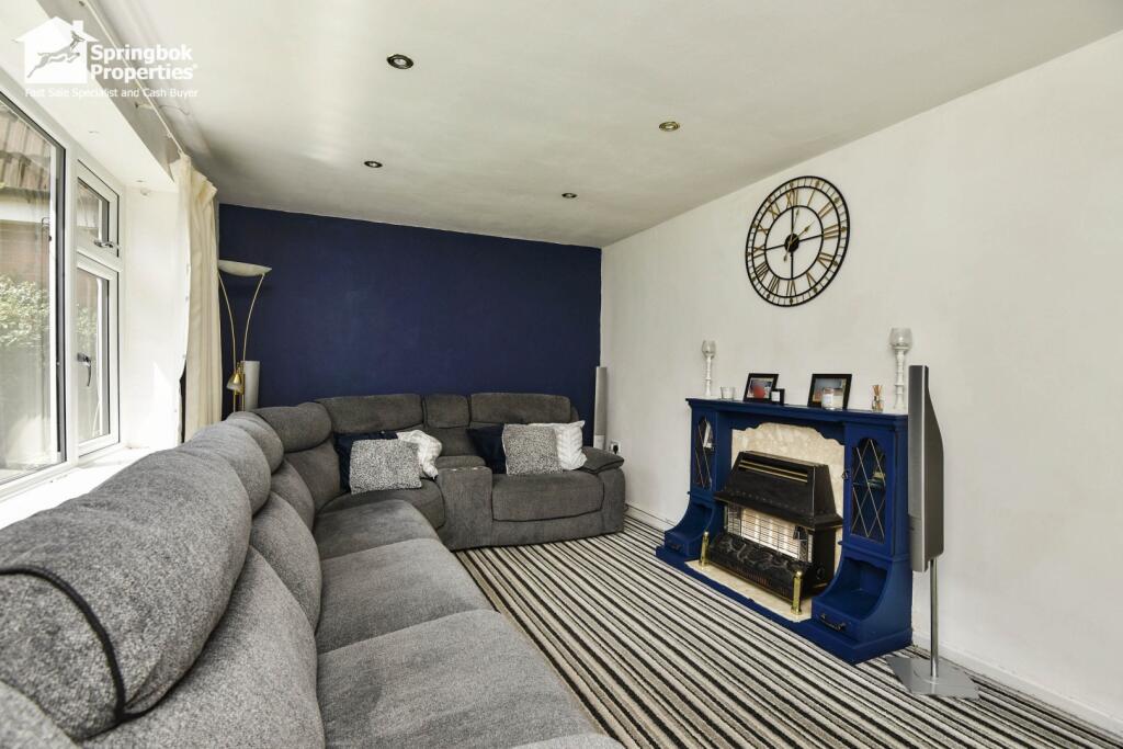 Greenfield Close, Stoke-on-Trent, Staffordshire photo 3