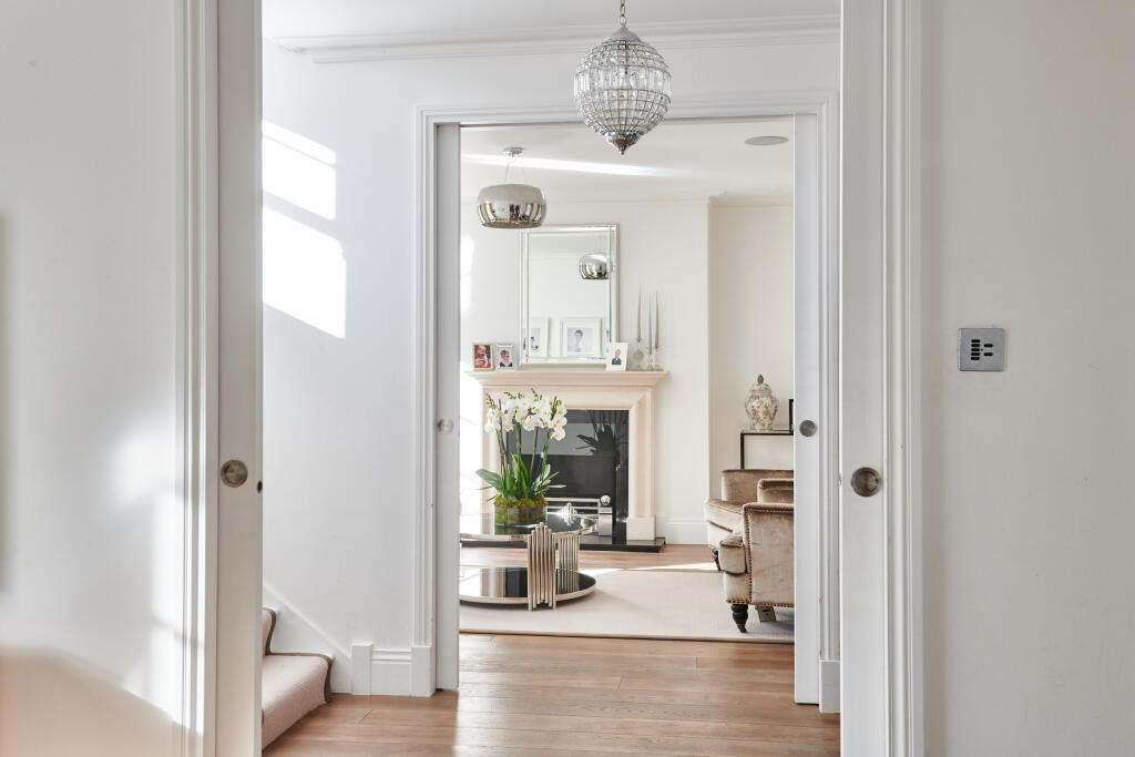 House in Richmond, Petersham - More