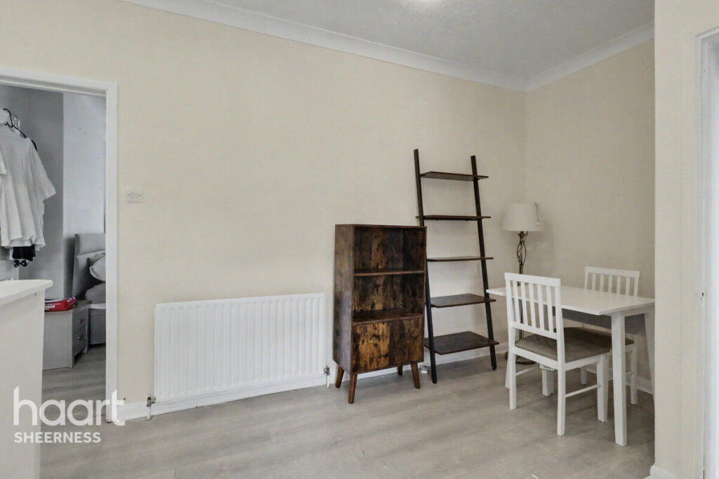 1-bed flat on Winstanley Road, Sheerness, £100,000