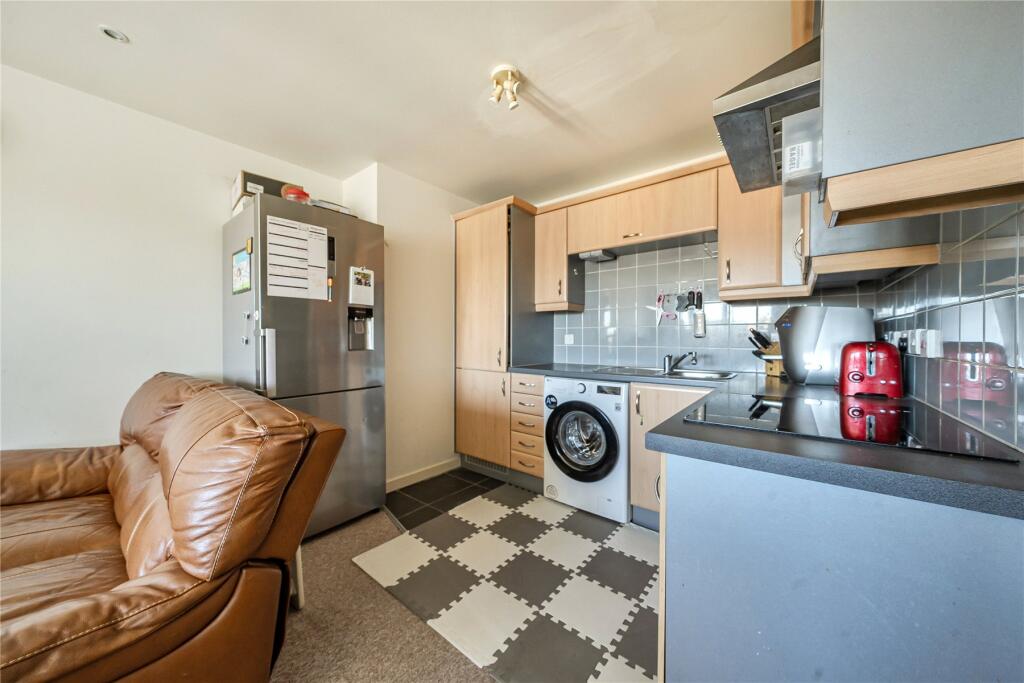 Apartment in London, Surbiton - View 3