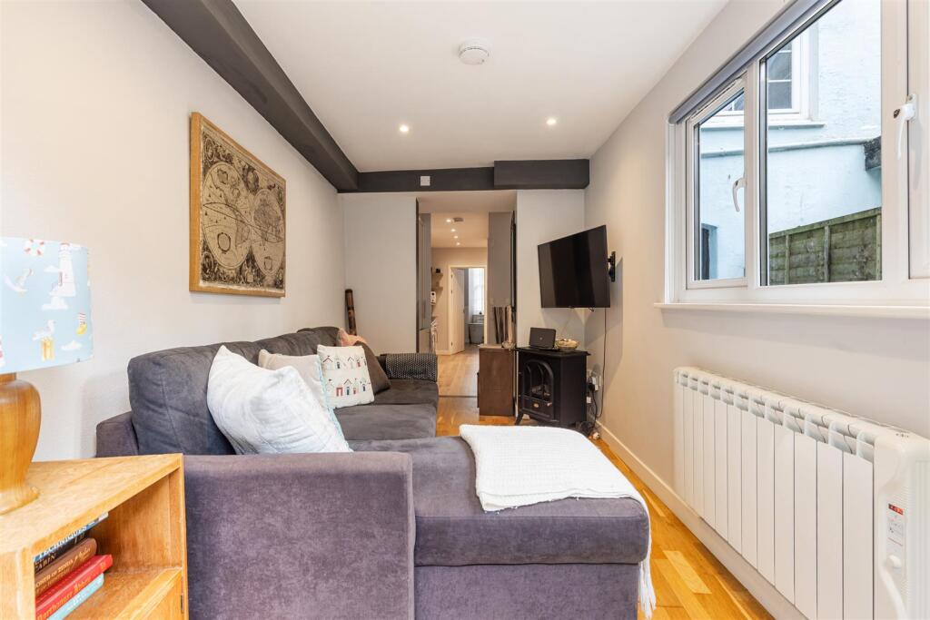 Apartment in Dartmouth - More
