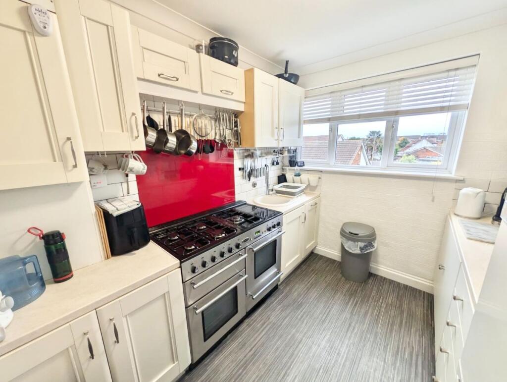 Goirle Avenue, Canvey Island photo 2