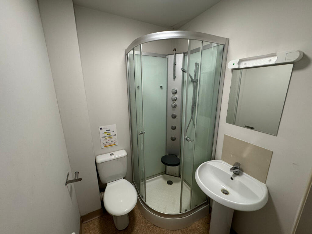 Apartment in Sheffield, Wicker, City Centre - View 5