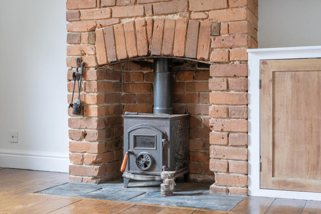 House in Hart, Hartley Wintney - More