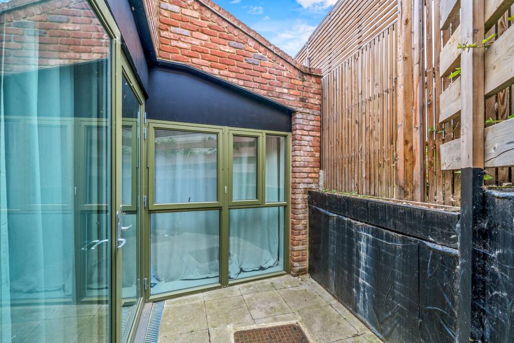 Edgewood Mews, London photo 4