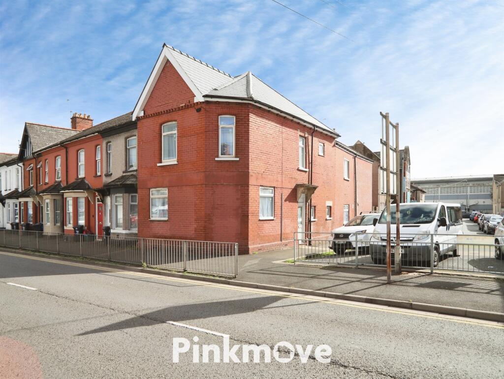 5-bed terraced on George Street, Newport, £225,000