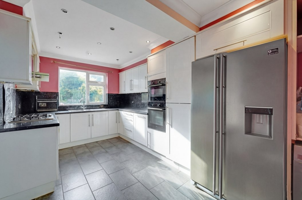 Main image of property: Tunstall Avenue, IG6 3EG