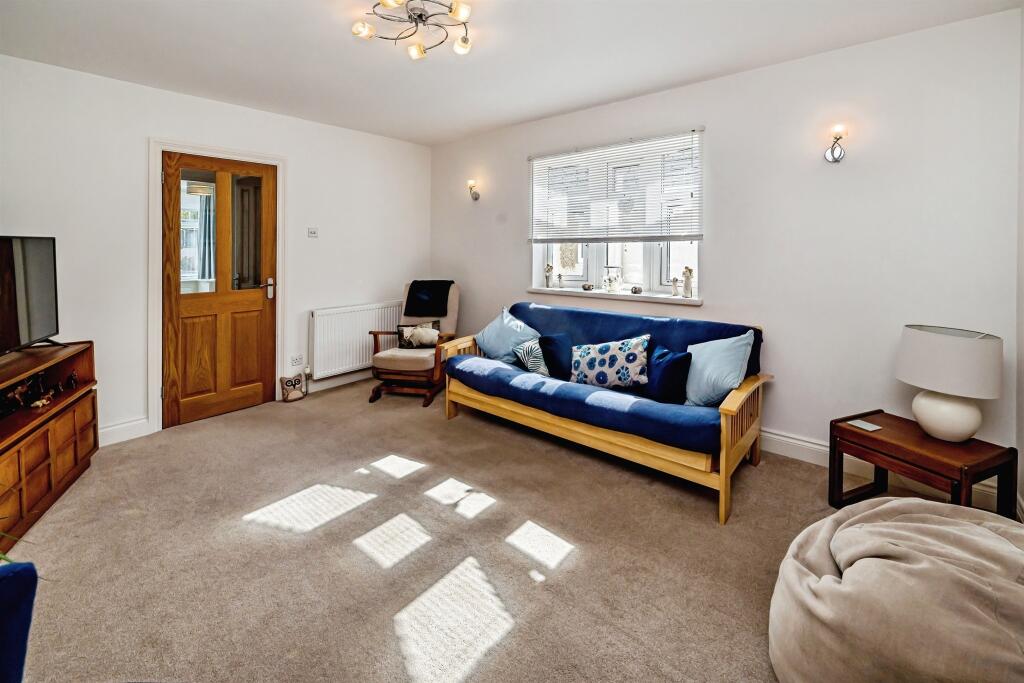House in Slough - View 5