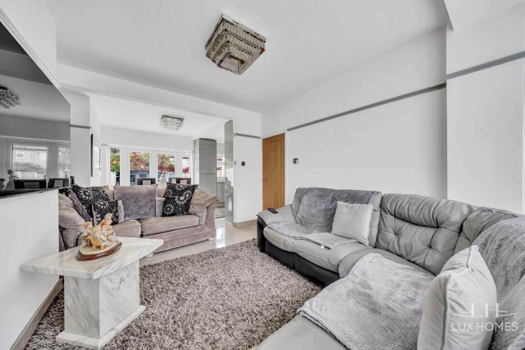 Albert Road, Dagenham, RM8 1LR photo 3