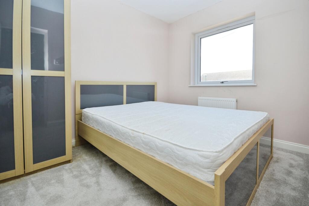 Runnymede Close, Whitton, Twickenham, TW2 photo 4