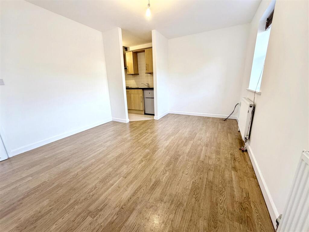 Apartment in Milton Keynes, Bletchley and Fenny Stratford - View 5