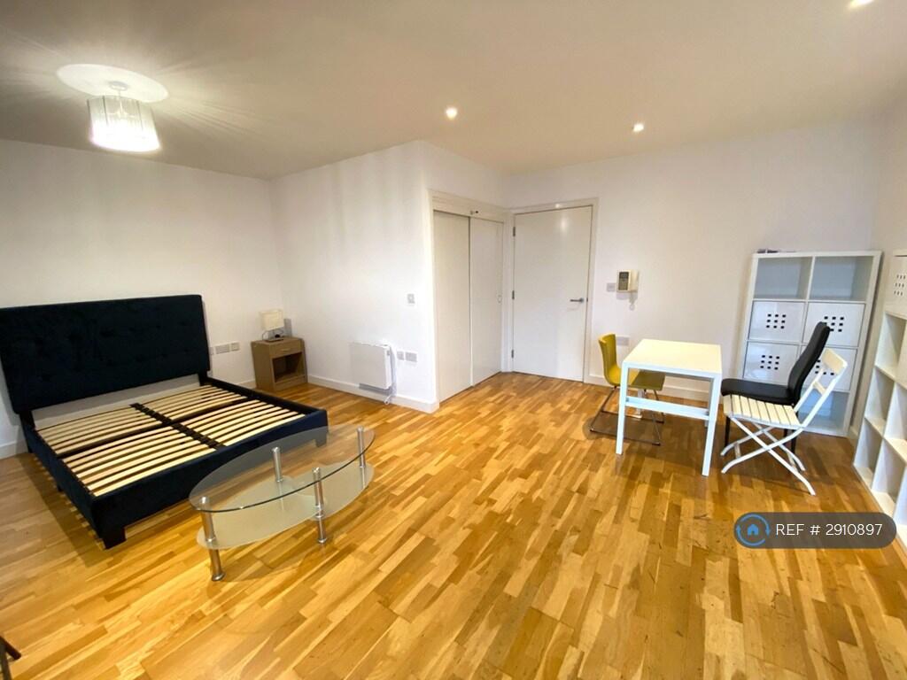 Studio flat for rent