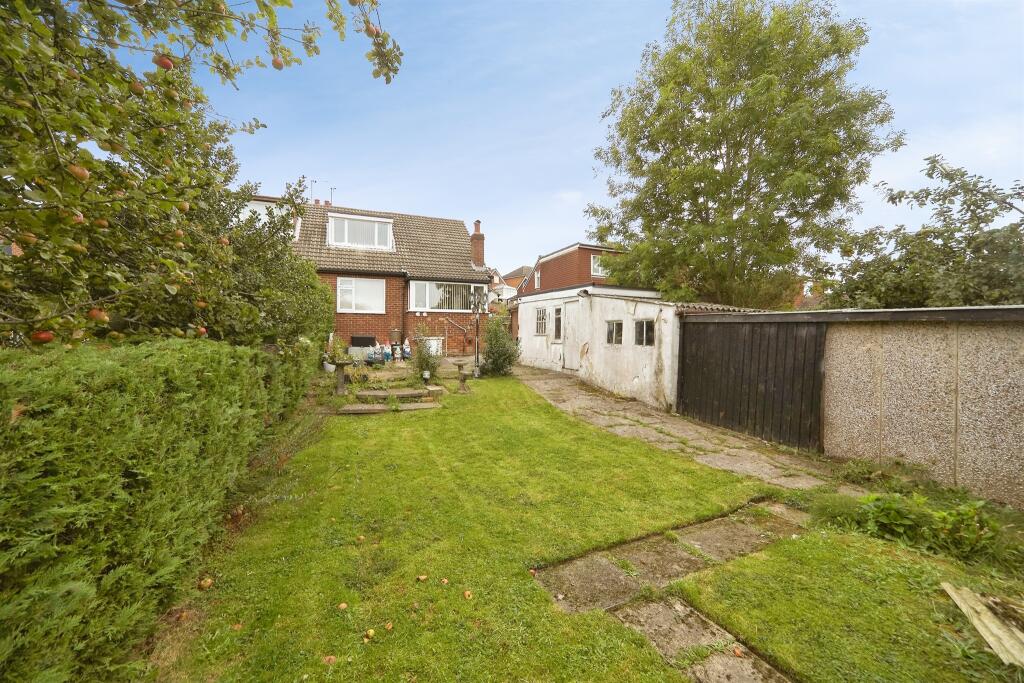 House in Leeds, Yeadon Banks, Shaw Lane - View 2