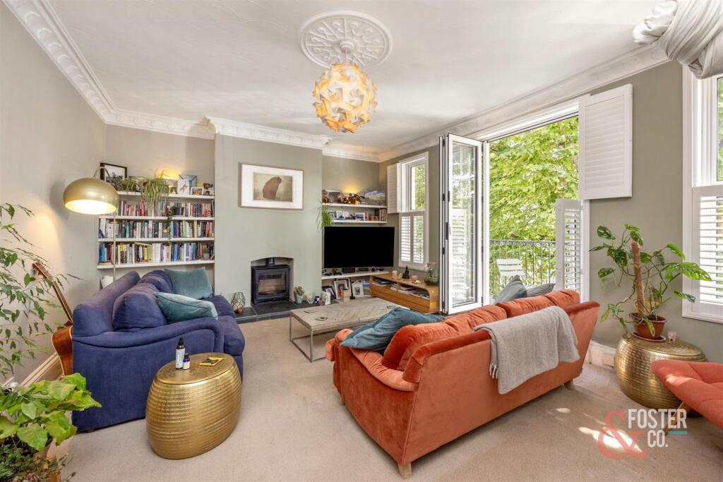 Apartment in Hove, Brunswick - View 2