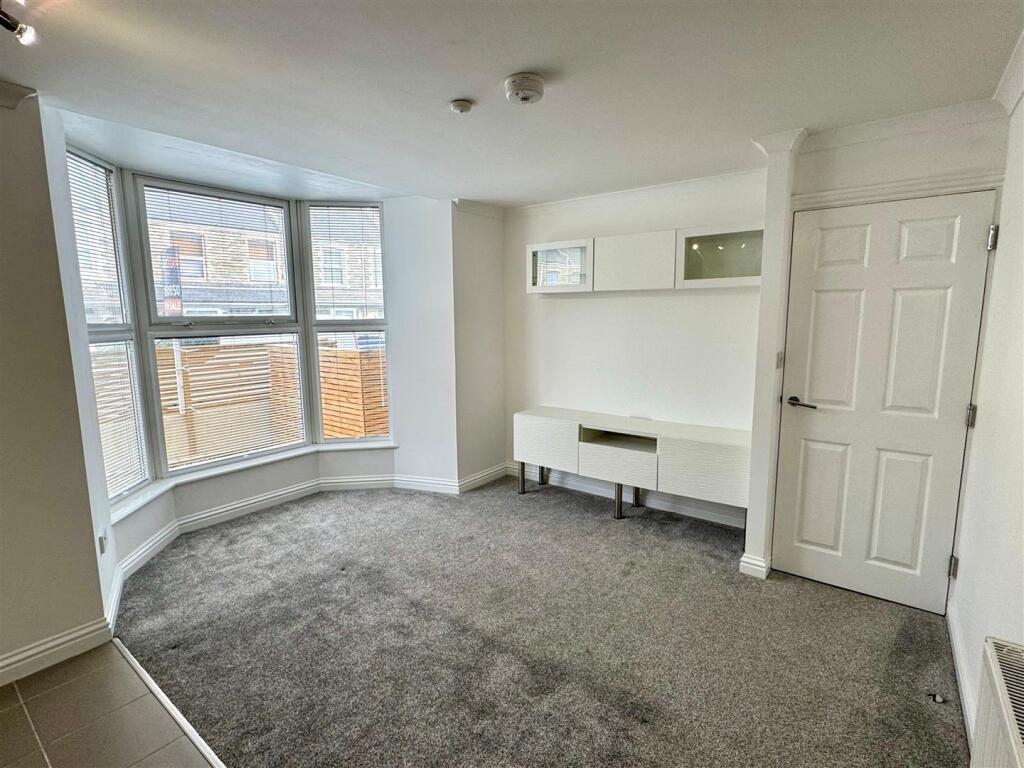 Apartment in Truro - View 2