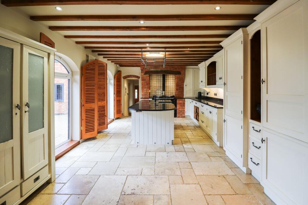 House in Northampton, Weedon Bec - View 6