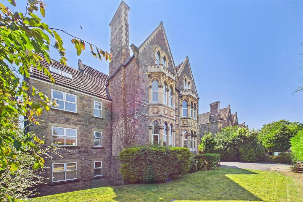 Main image of property: Mid-Clevedon living moments from Hill Road