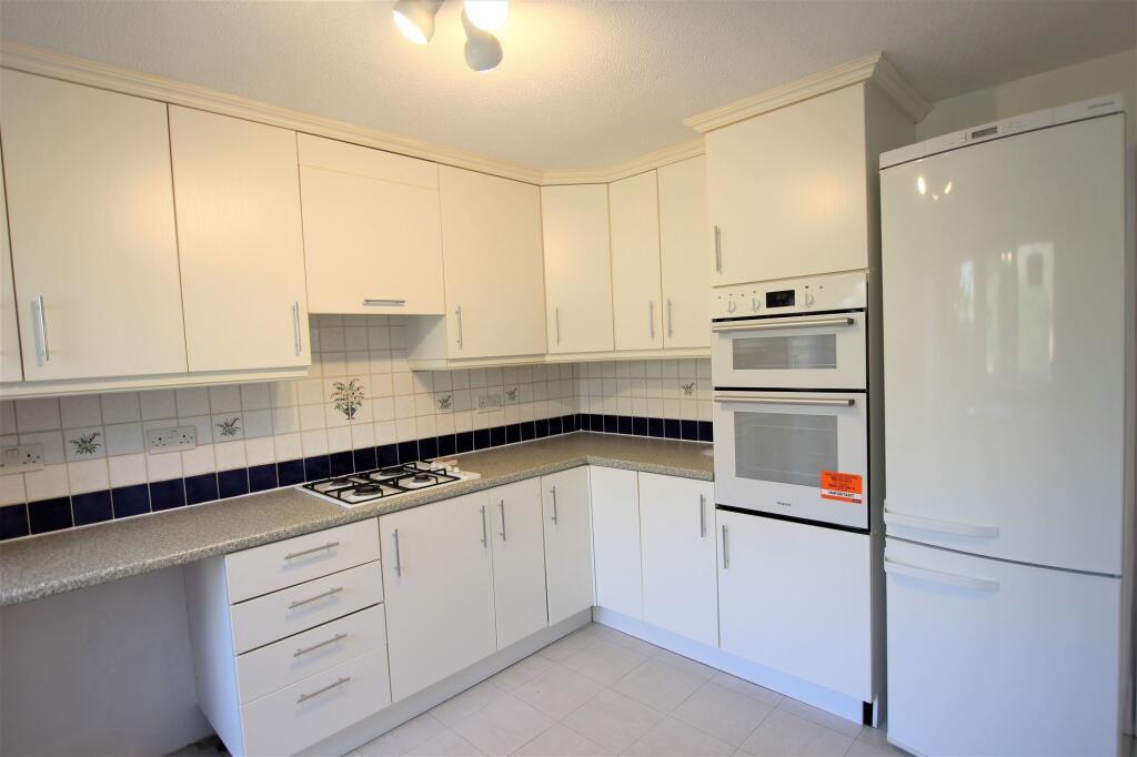 Milton Drive, Newport Pagnell, MK16 photo 3