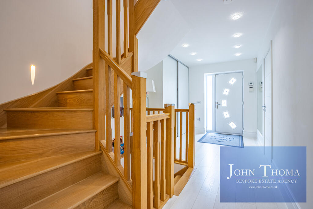 Woolhampton Way, Chigwell, Essex photo 4