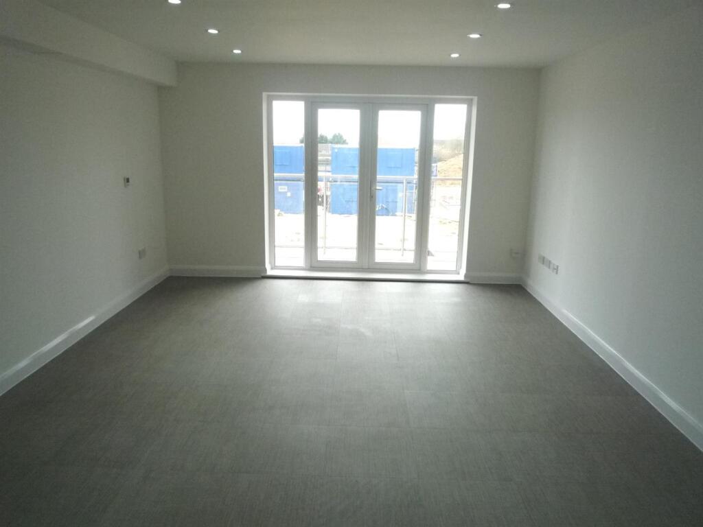 Apartment in Ilford - View 2