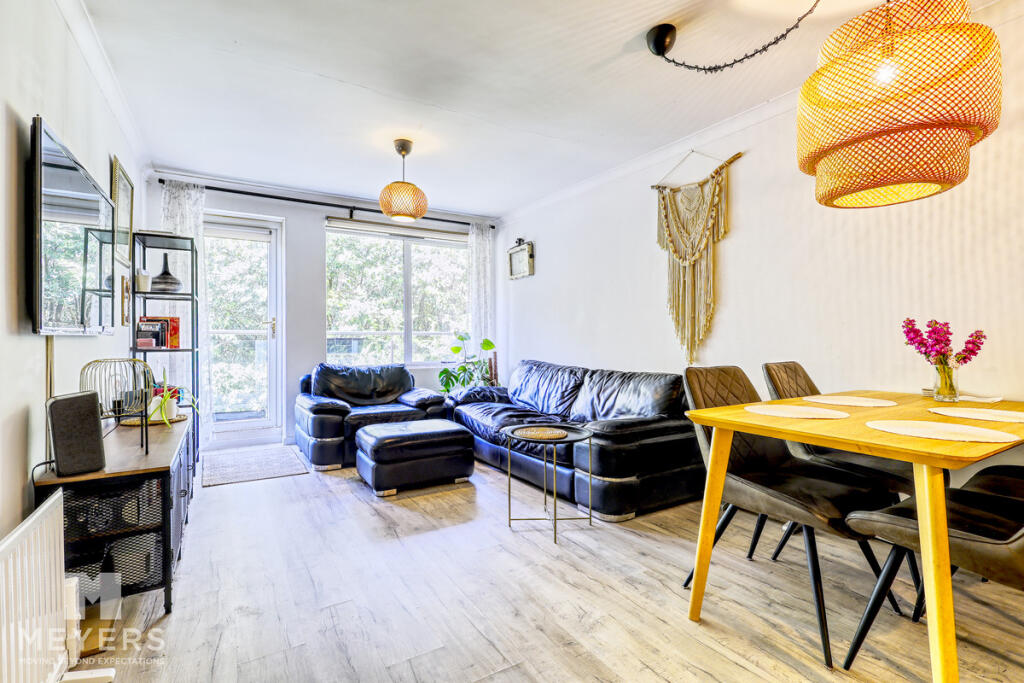 Apartment in Bournemouth, Alder Hills, Poole - View 2