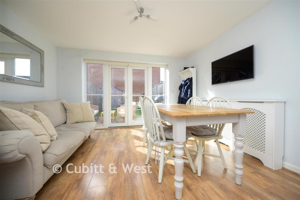 House in Reigate and Banstead, Meath Green, Horley - View 3