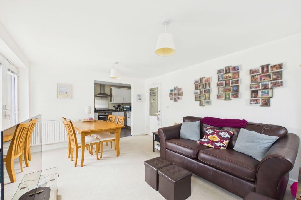 Apartment in Torquay, Torbay - View 4