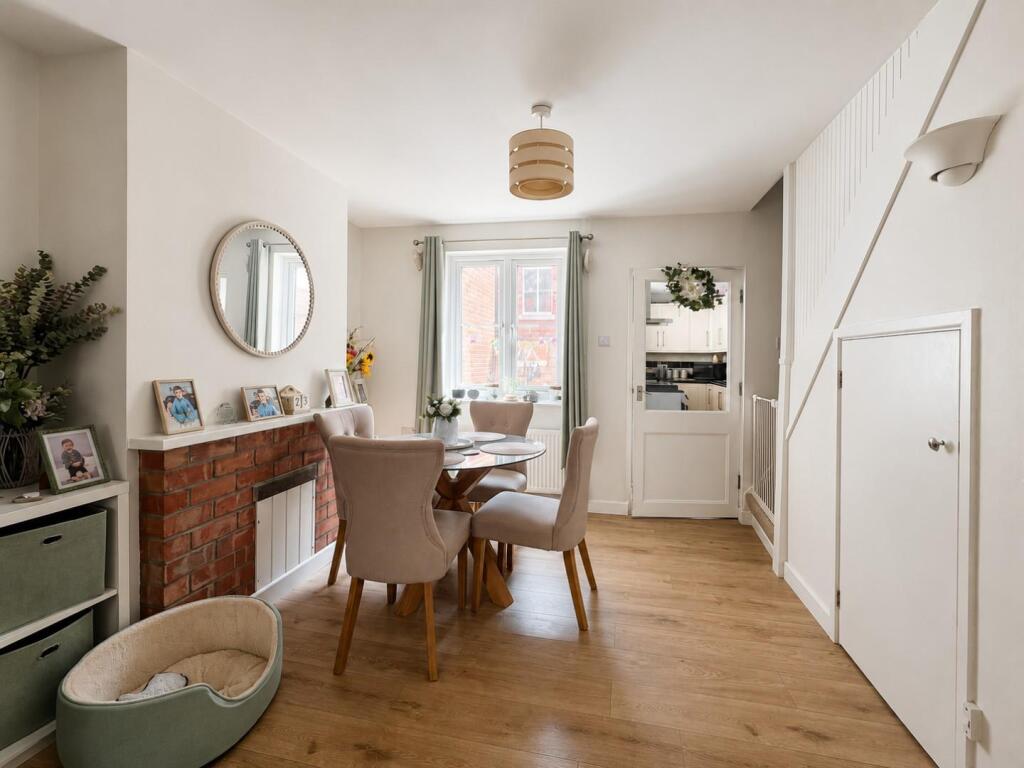 House in Gloucester - View 6