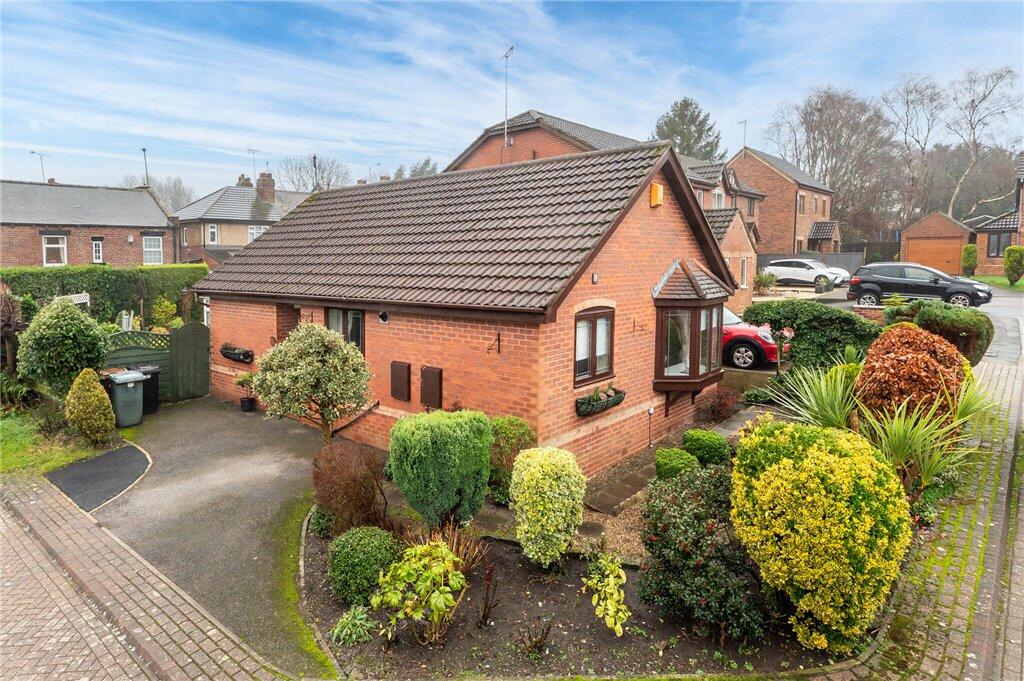 Main image of property: Earlsmere Drive, Morley, Leeds, West Yorkshire, LS27