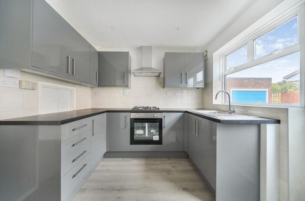 Wakefield Way, Aldwick, PO21 photo 2