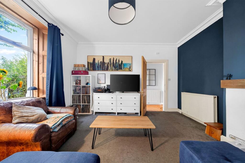 Apartment in Edinburgh, West Lothian - More