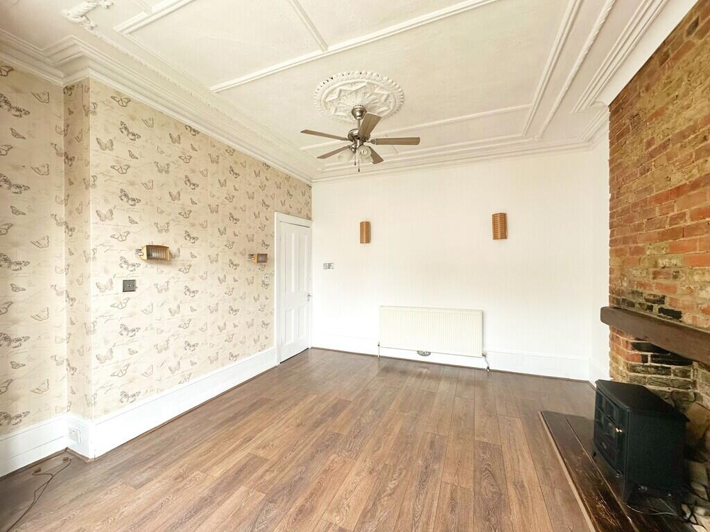 Apartment in Southend-on-Sea - View 5
