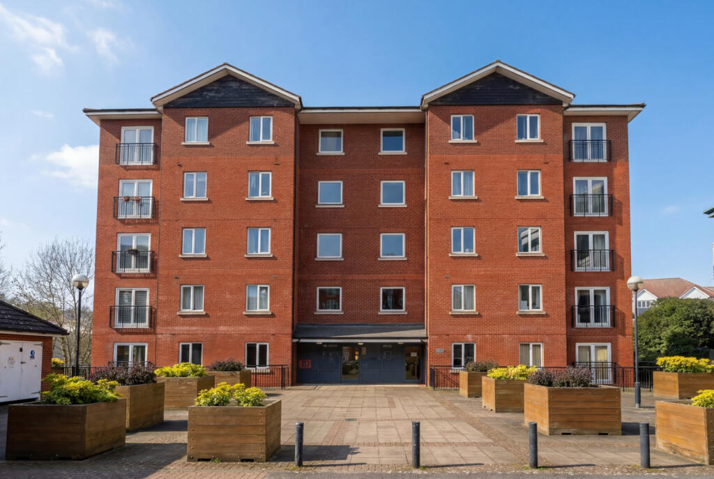 1-bed flat on Sandpiper Court, John Dyde Close, CM23, £200,000
