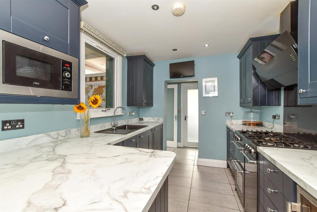 House in London, Higham Hill, Walthamstow - View 5