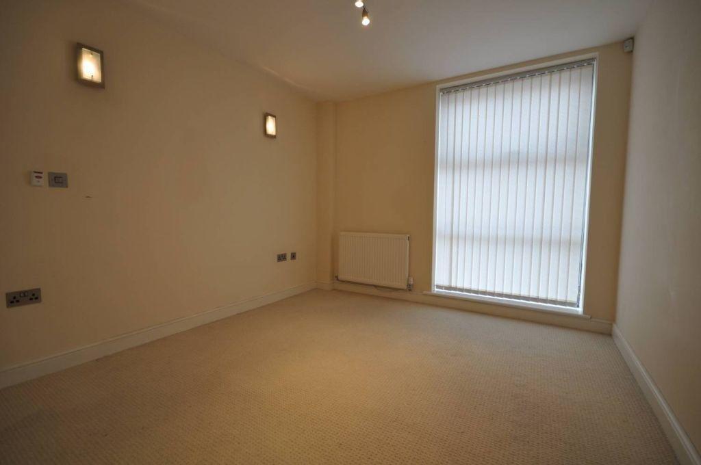 Apartment in East Staffordshire, Shobnall - View 5